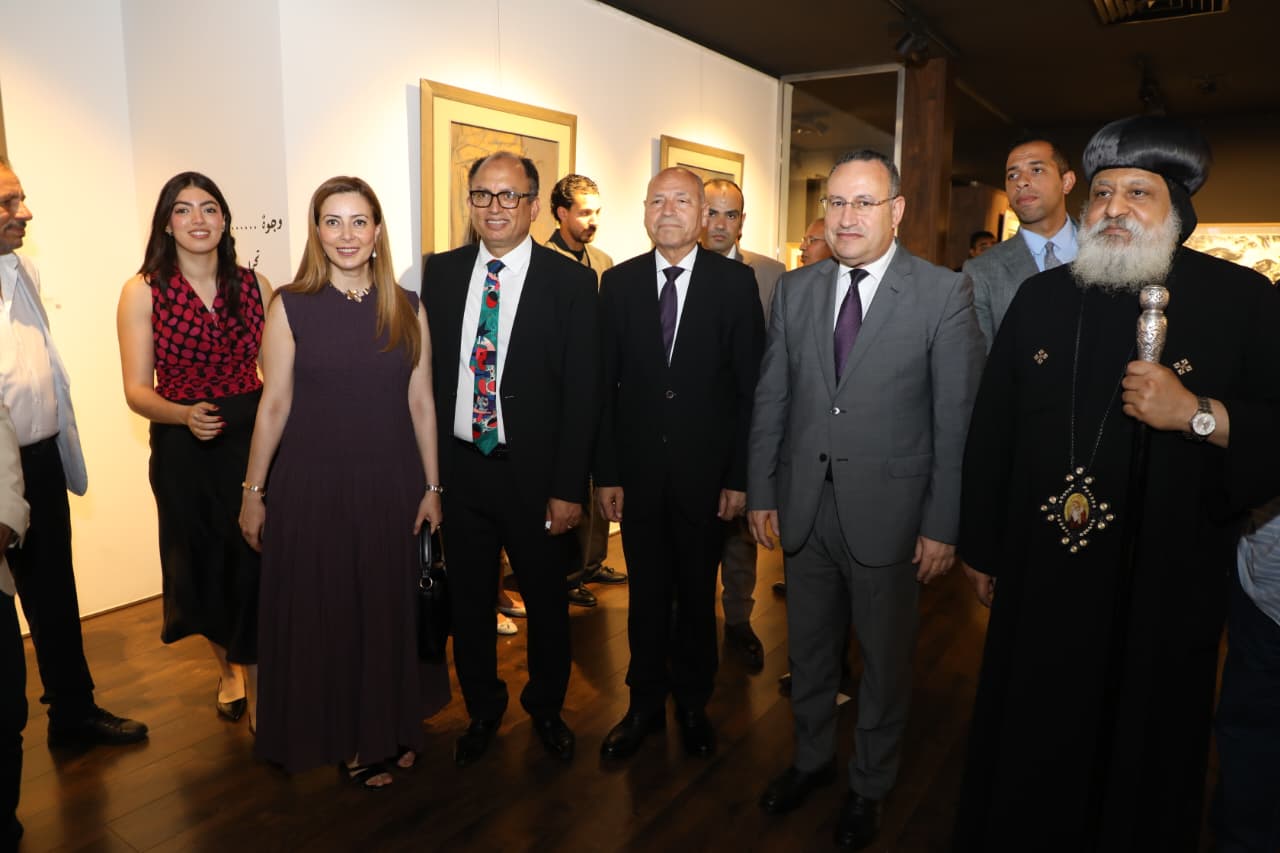 محافظ القاهرة يشهد معرض "خبايا الروح" بجاليري بيكاسو أيست