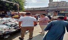 حملة مكبرة لرفع الإشغالات بقيادة رئيس الحي