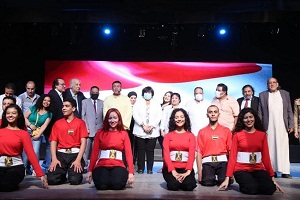 وزيرة الثقافة تتابع أعمال تطوير مسرح البالون وتشهد عرض "عاشق ومداح"