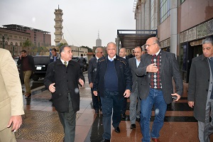 جولة لمحافظ القاهرة بوسط المدينة