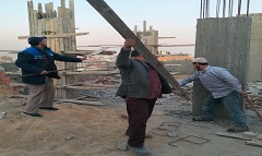 إيقاف أعمال بناء مخالف بنطاق الحي