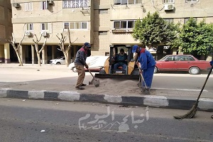 رئيس حى البساتين يتفقد أعمال النظافة بشوارع الحى