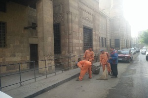 حملة مكبرة لنظافة شوارع الحي