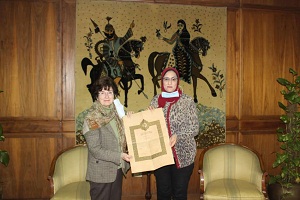 إهداء من أسرة الشيخ نوفل عبدالجواد.. رئيس دار الكتب تتسلم وثائق نادرة ضمن مبادرة «تراثك أمانة»