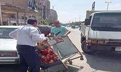 حملة لرفع الاشغالات بشارعى عمر المختار وبورسعيد