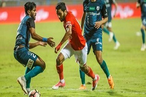 قطار الأهلي يصطدم بــ "إنبي" في مهمة تأمين قمة الدوري العام