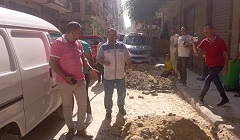 متابعة أعمال مشروعات الرصف والتبليط بنطاق الحي   
