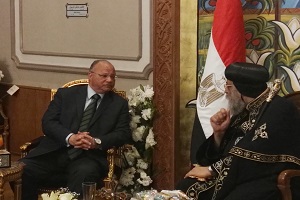محافظ القاهرة يزور البابا تواضروس للتهنئة بعيد القيامة