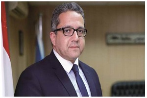 وزير السياحة والآثار يتفقد متحف المركبات الملكية ببولاق