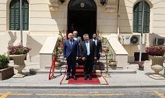 محافظ القاهرة يبحث سبل تعزيز التعاون مع سفير أرمينيا بالقاهرة