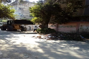 رئيس حى المعادى يشن حملة نظافة بعدة شوارع بالحي