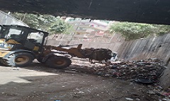 متابعة أعمال النظافة اليومية ورفع المخلفات ببعض شوارع الحي