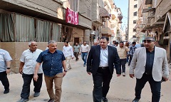 نائب الشمالية يتفقد أعمال الرصف والتطوير بنطاق الحي