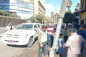 إصلاح محبس مياه عمومي بحي الأزبكية