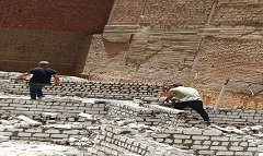 إيقاف أعمال مخالفة بشارع التروللي