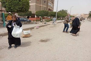 رئيس حي 15 مايو يقوم بغلق المحال التجاريه والمقاهي والنوادي