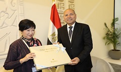 محافظ القاهرة يلتقي محافظ طوكيو على هامش فعاليات للمنتدى الحضري