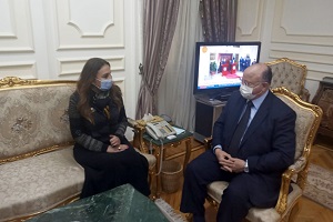 محافظ القاهرة ونائبة وزير الاتصالات يناقشان التطوير المؤسسي والتحول الرقمي 