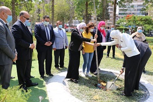 محافظ القاهرة يشهد قيام دفعة الشهيد منسي غرس شجرة بحديقة الطفل 