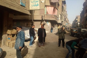 جولة ميدانية لرئيس حى المطرية لبعض الشوارع بالحي 