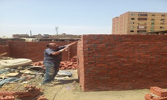 حملة لإزالة سور مخالف في المهد بمنطقة المعراج