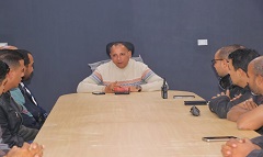 اجتماع رئيس الهيئة العامة للنظافة والتجميل مع مسئولي مركزية الإنارة