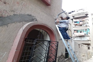 صيانة أعمدة الإنارة بنطاق الحي