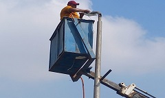 حملة لرفع كفاءة مستوى الانارة ببعض المناطق بالحي