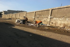 رفع مخلفات القمامة من مدخل عزبة نصار