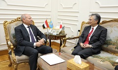 محافظ القاهرة يستقبل سفير اليابان في زيارة وداع لانتهاء مهمته في مصر