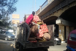 حي دار السلام  يوزع منقولات كازينو سياحي مملوك للدولة بمخازنه