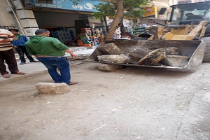 رفع حواجز تعوق حركة المارة والمرور