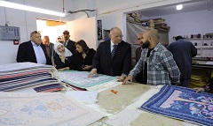 محافظ القاهرة يتفقد عددًا من المصانع والورش الحرفية في الأسمرات