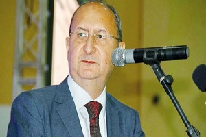 وزير التجارة ينفي إلغاء الحكومة لإستراتيجية صناعة السيارات