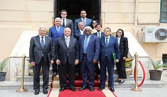 محافظ القاهرة يلتقي سكرتير عام منظمة المدن والحكومات المحلية الإفريقية