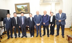 محافظ القاهرة يستقبل وفدا من مجلس الشعب الصينى بديوان المحافظة