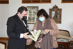 إيناس عبدالدايم تلتقي سفير كوريا الجنوبية بالقاهرة لبحث تعزيز التبادل الثقافي