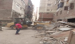 حملة لإزالة العشش المخالفة بالحي