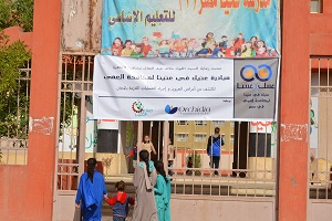 محافظ القاهرة يتفقد قافلة طبية بالاسمرات للكشف على اهالى الحى 