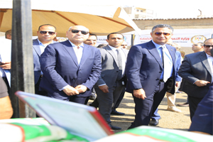 محافظ القاهرة يفتتح سوق اليوم الواحد بالجمالية بحي وسط