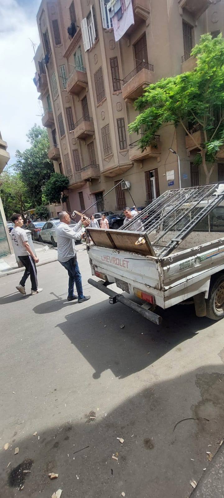 استمرار حملات رفع الإشغالات بشارع طوسون بحي روض الفرج 