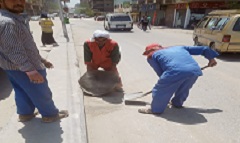 حملة نظافة وتجريد ورفع التراكمات بشوارع الحي