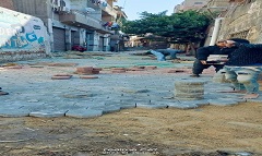 إستكمال تركيب بلاط انترلوك في حارة نور الظلام