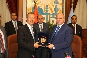 محافظ القاهرة يستقبل وفد بلدية بكين