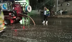 متابعه اعمال شفط وإزاحة تراكمات مياه الامطار بنطاق الحي  