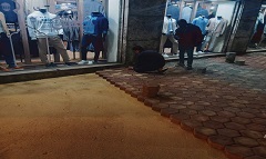 استكمال اعمال تركيب البلاط بنطاق الحي