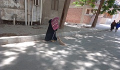 حملة نظافة وكنس وتجريد بشوارع الحي