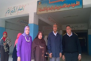 رئيس حي 15 مايو يتفقد مقار اللجان الإنتخابية