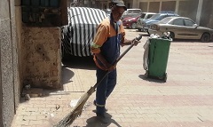 متابعة اعمال النظافة ورفع المخلفات بشارع عجايبى واصف