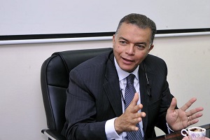 وزير النقل يعلن بدء دراسة المخطط العام الشامل للموانئ البحرية المصرية 2030